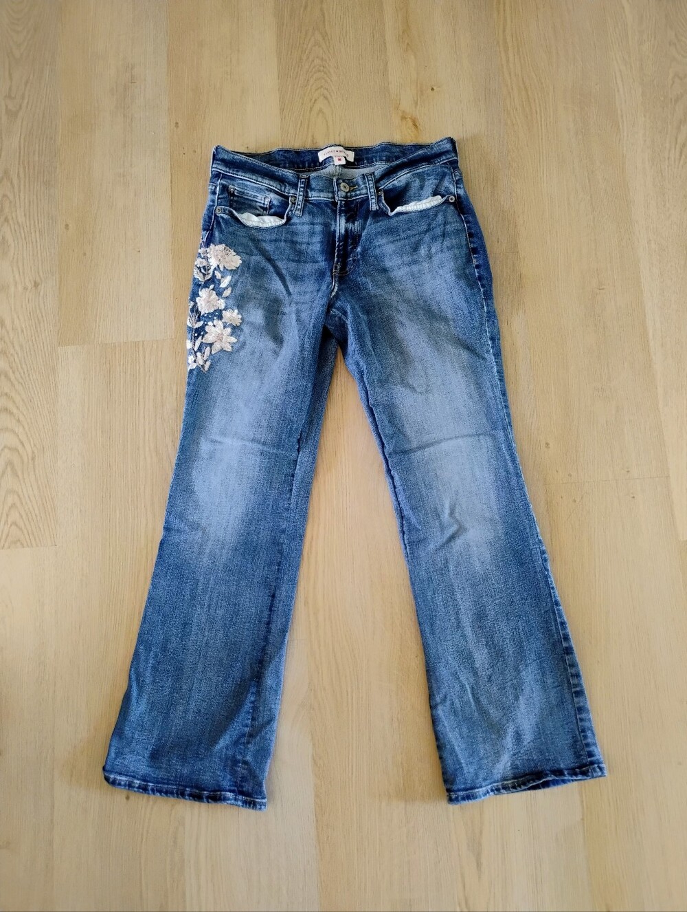 Lucky brand Women’s Blue Floral Embroidered Bootcut Jeans